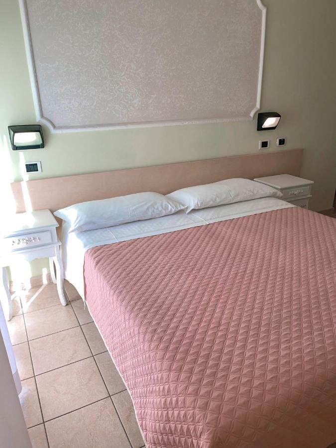 Hotel Liana Римини Экстерьер фото