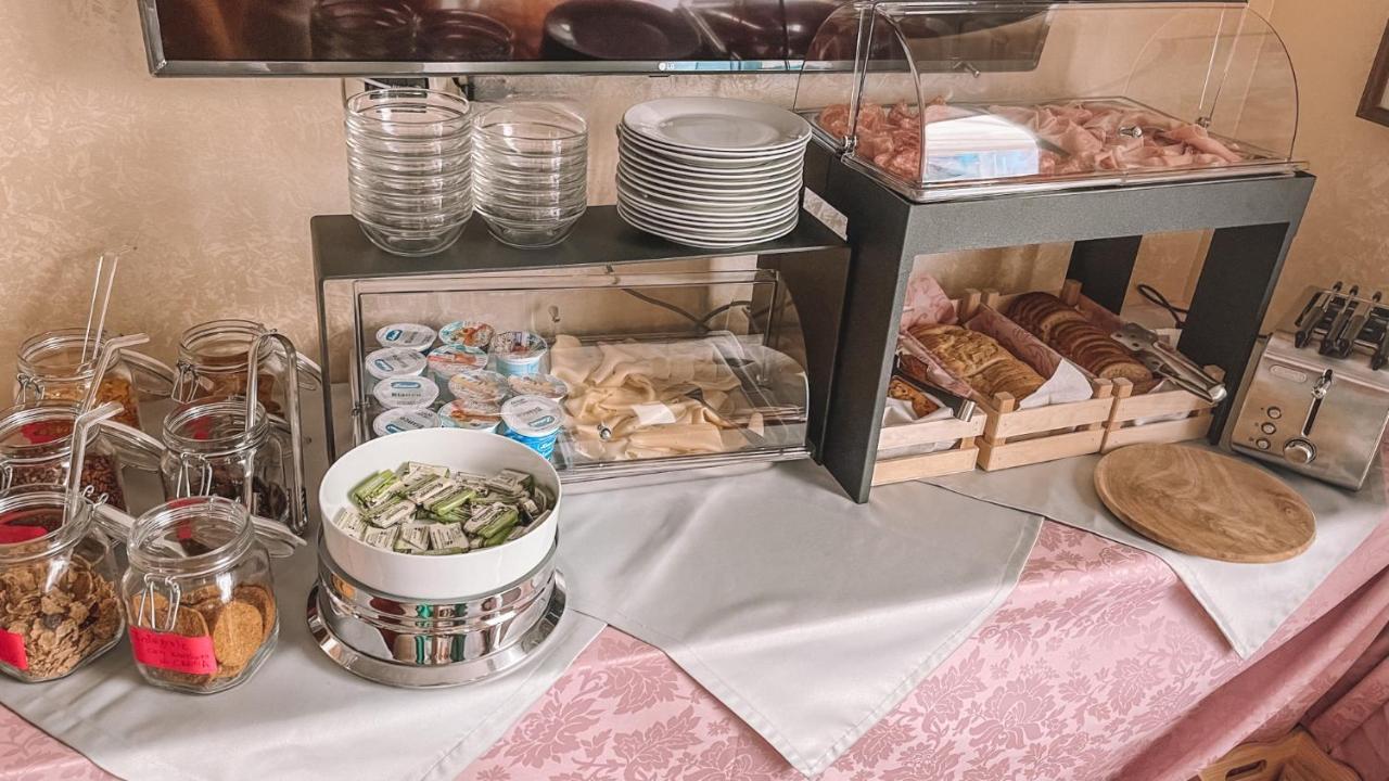 Hotel Liana Римини Экстерьер фото